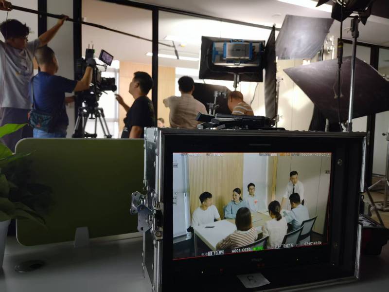安仁县TVC拍摄公司：科技产品视觉化大师，诠释未来感与功能美学